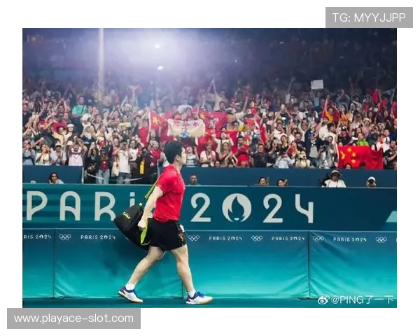 全场球迷为樊振东呐喊助威的热烈氛围再度点燃赛场无限激情时刻